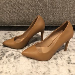 Pointed toe heels